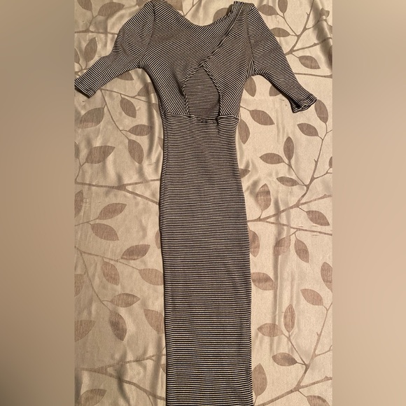 Very cute dress, stretches and attach to your body and forms nicely. - Picture 2 of 4